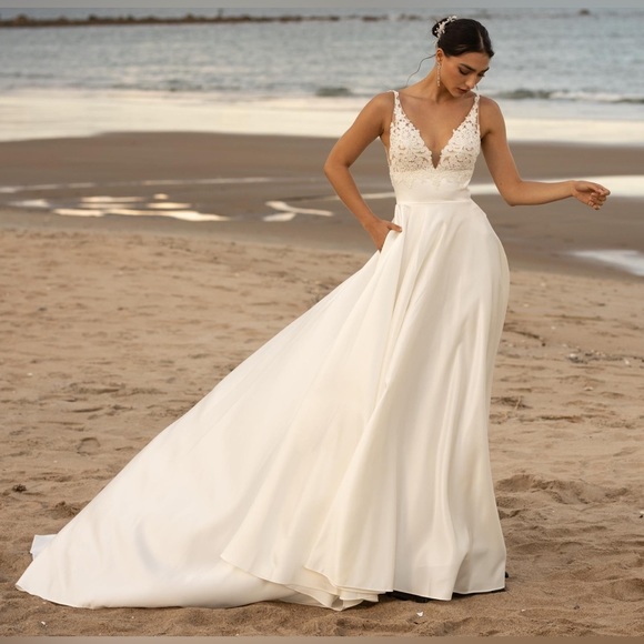 Jimmy Huang Dresses & Skirts - Jimmy Huang “Guilla” wedding gown